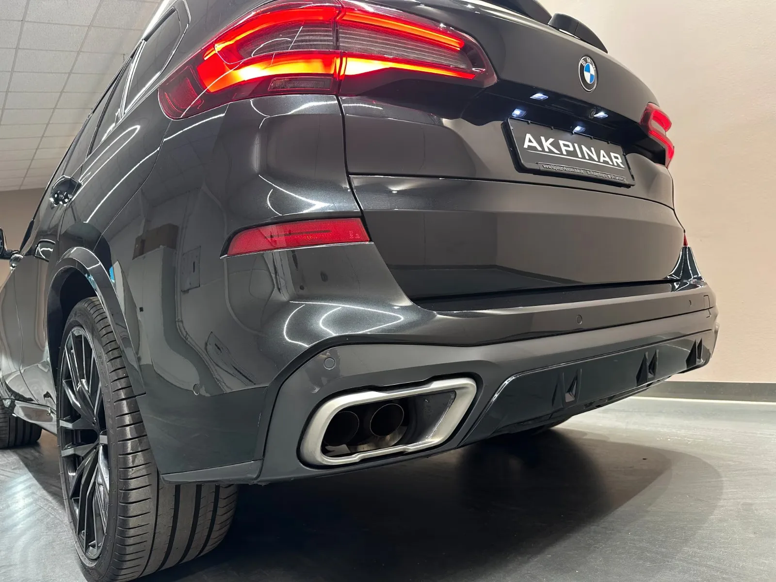 2021 BMW X5 M50i, 4/26