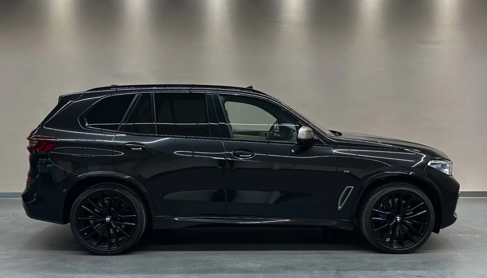 2021 BMW X5 M50i, 6/26