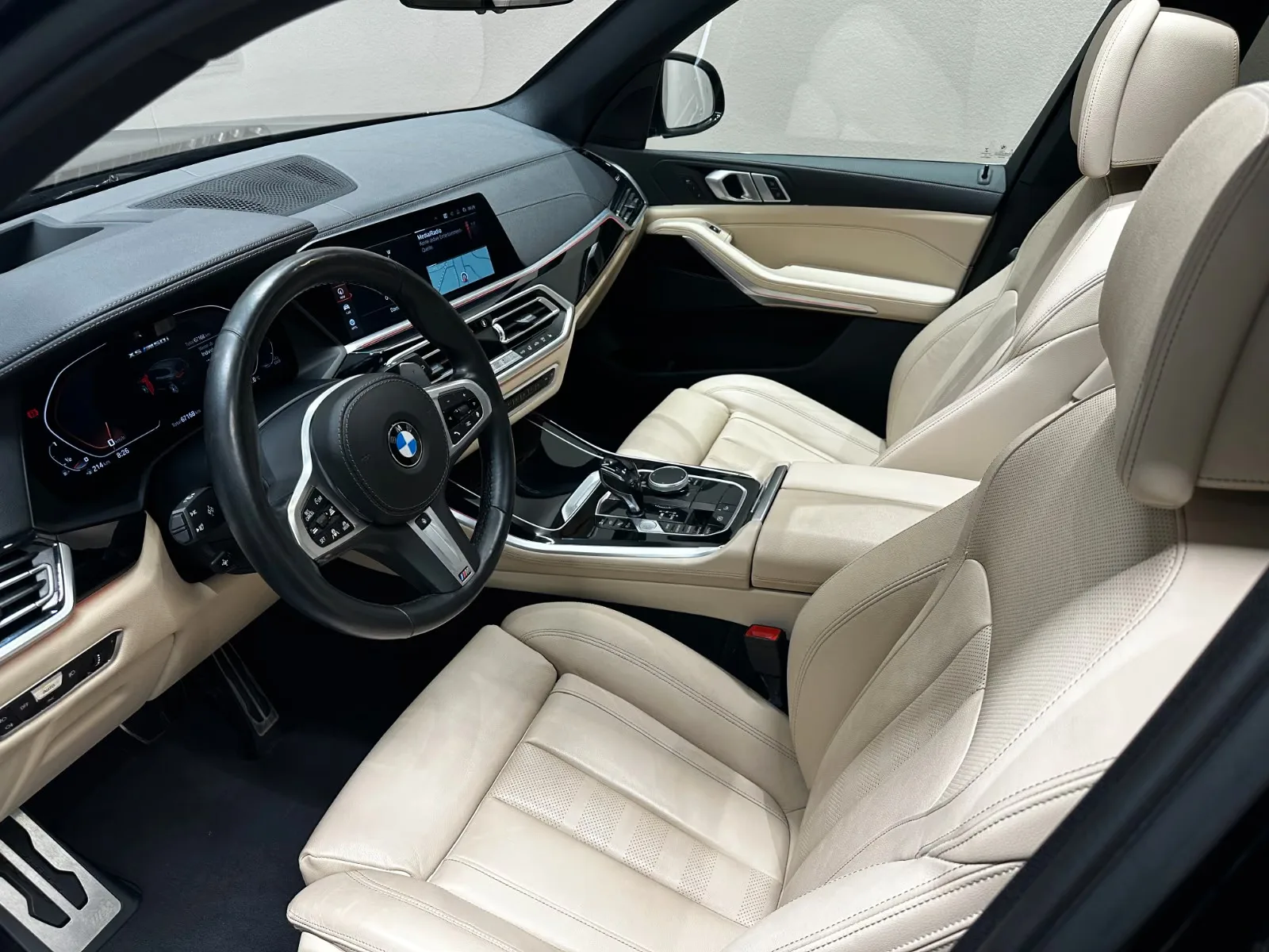 2021 BMW X5 M50i, 8/26