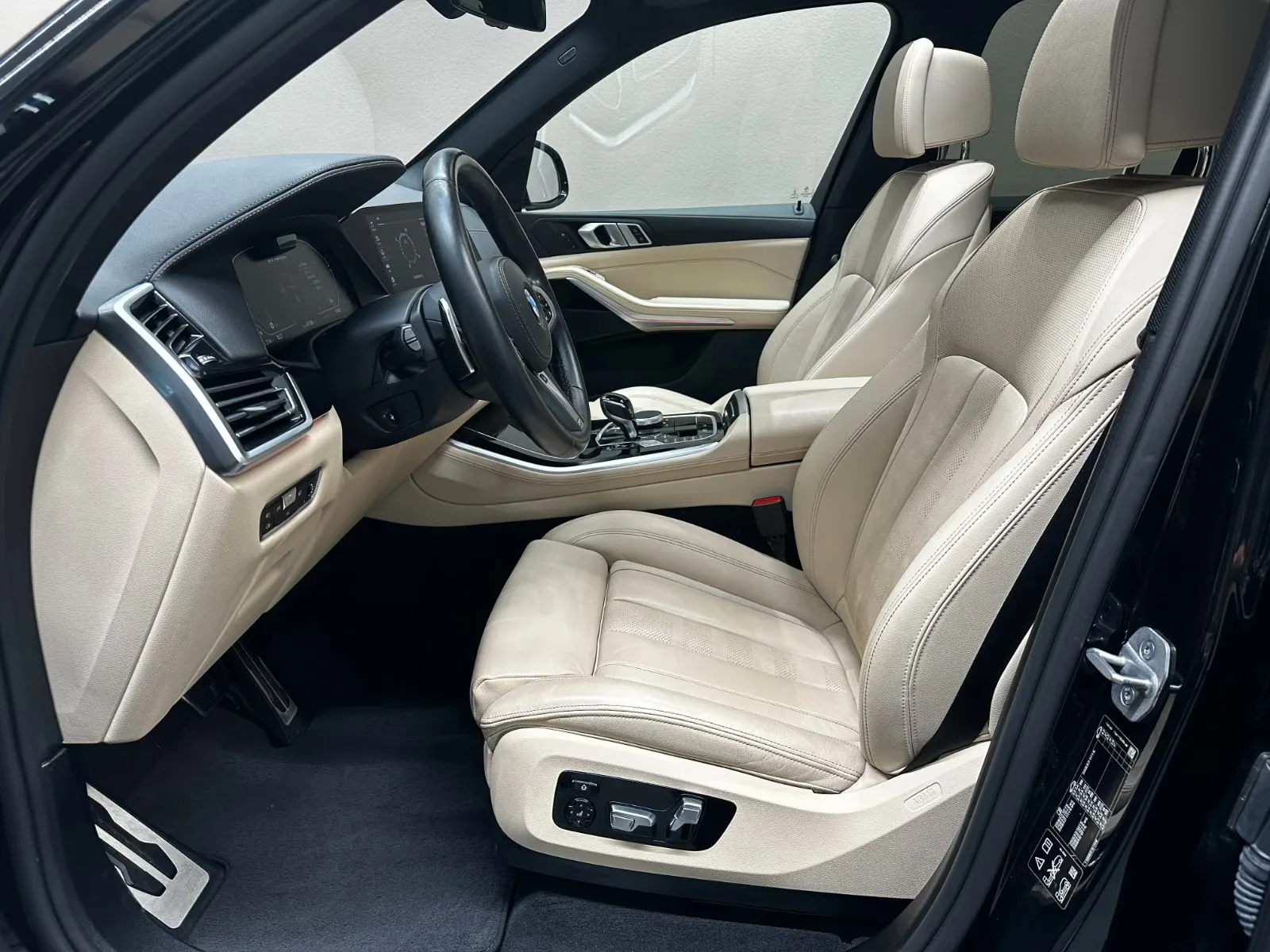 2021 BMW X5 M50i, 10/26