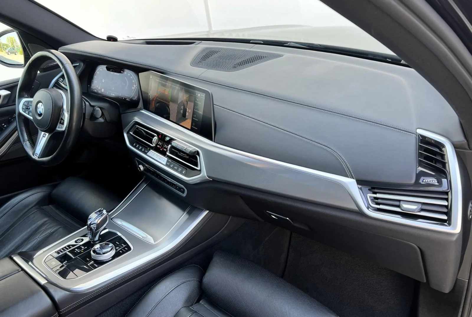 2021 BMW X5 M50i, 10/28