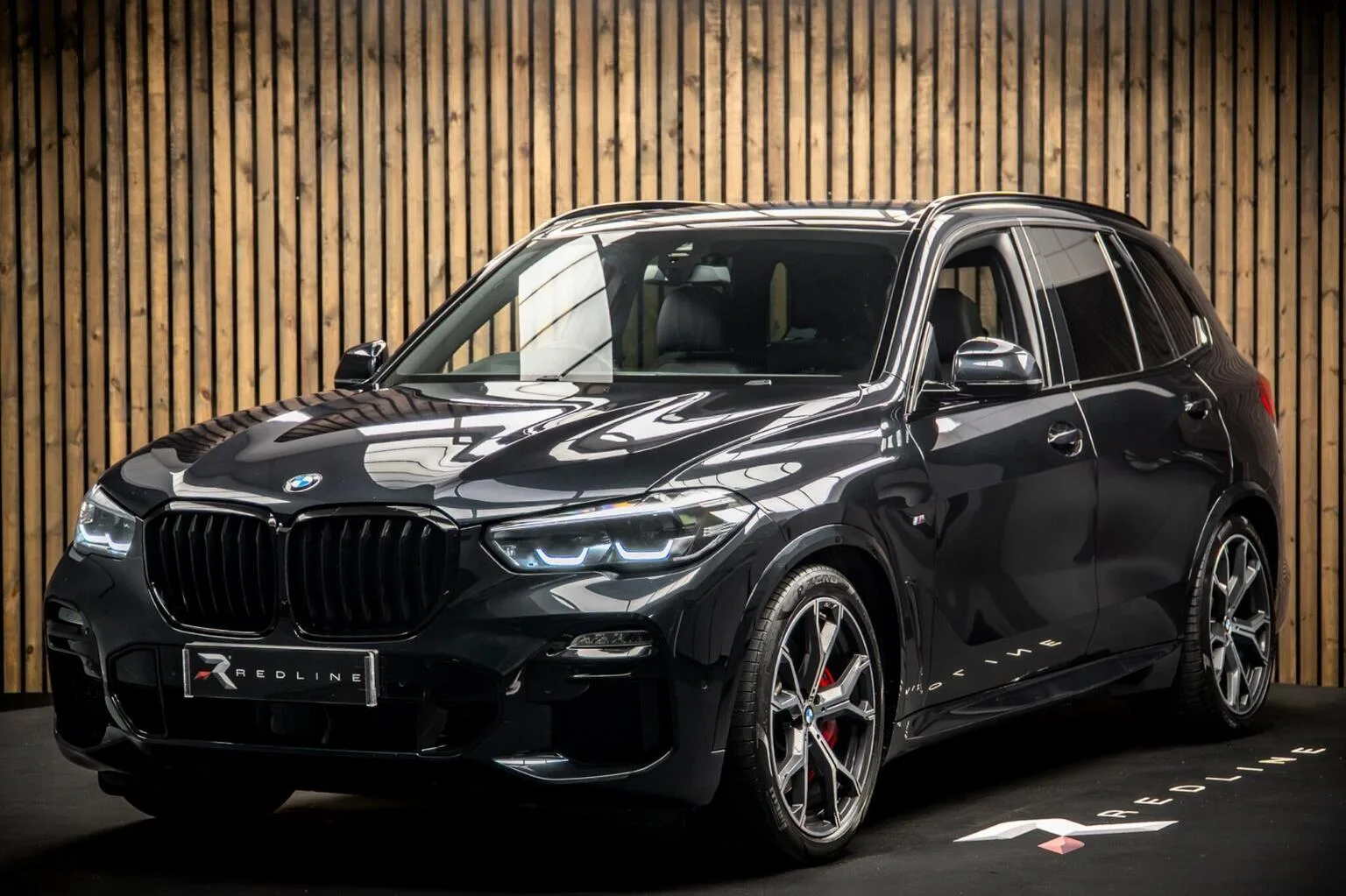 2021 BMW X5 en un concesionario especializado de Knaresborough, Reino Unido, foto principal