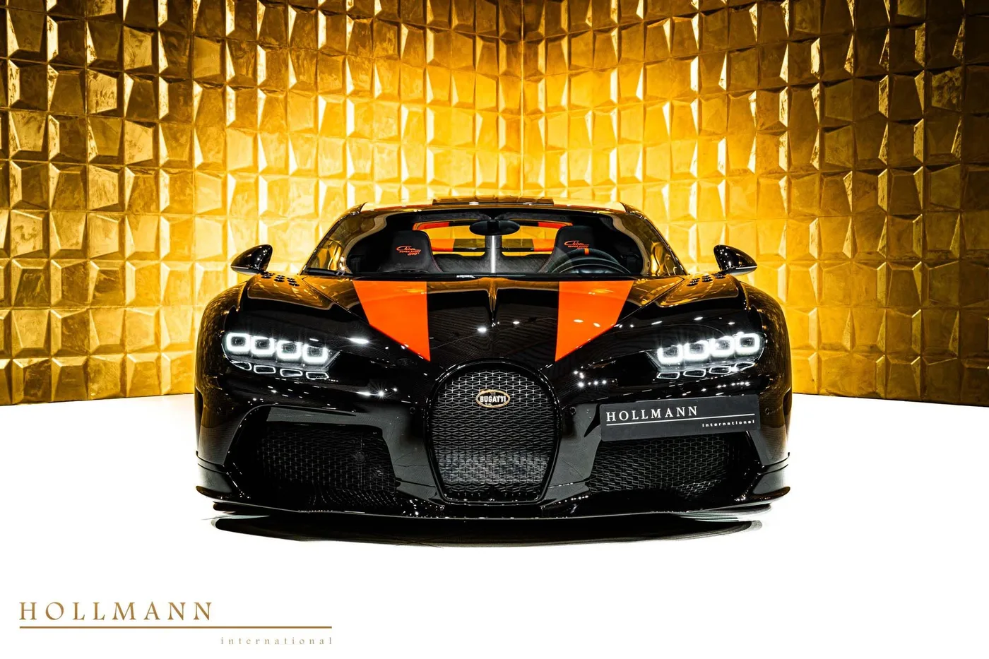 2021 Bugatti Chiron Super Sport 300+ offered by a specialist dealer in Stuhr, Germany, photo 2 of 8