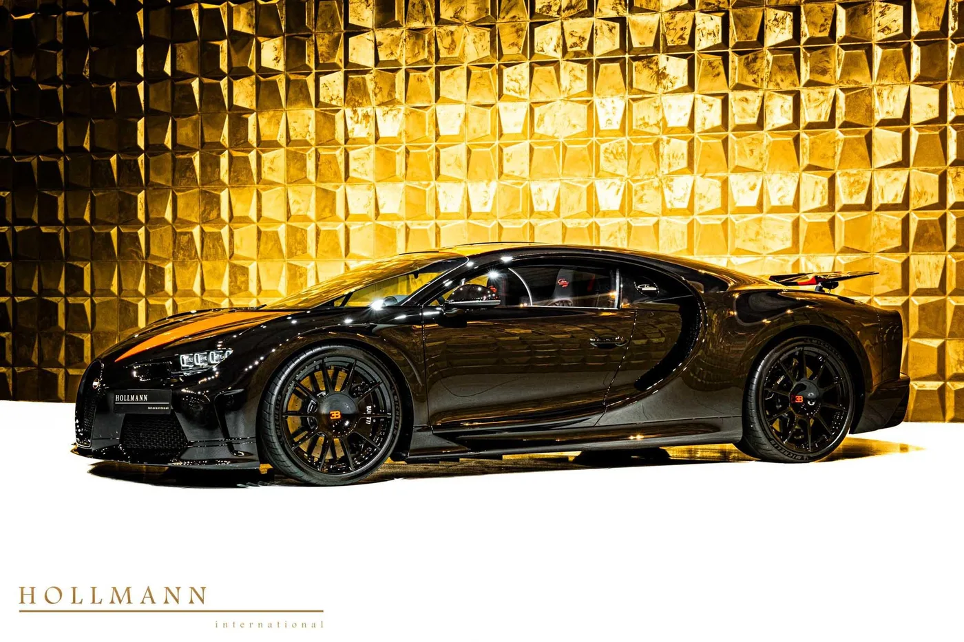 2021 Bugatti Chiron Super Sport 300+ offered by a specialist dealer in Stuhr, Germany, photo 5 of 8
