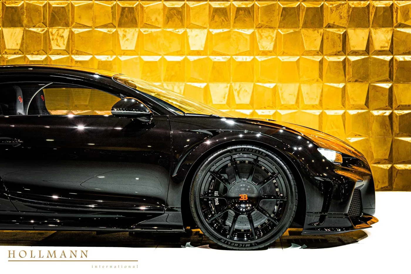 2021 Bugatti Chiron Super Sport 300+ offered by a specialist dealer in Stuhr, Germany, photo 8 of 8