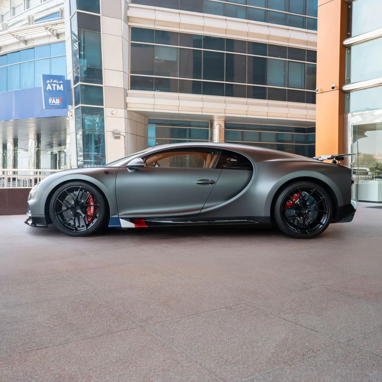2021 Bugatti Chiron Les Légendes du Ciel, 1 of 20 angeboten von einem Fachhändler in Dubai, Vereinigte Arabische Emirate, Foto 2 von 29