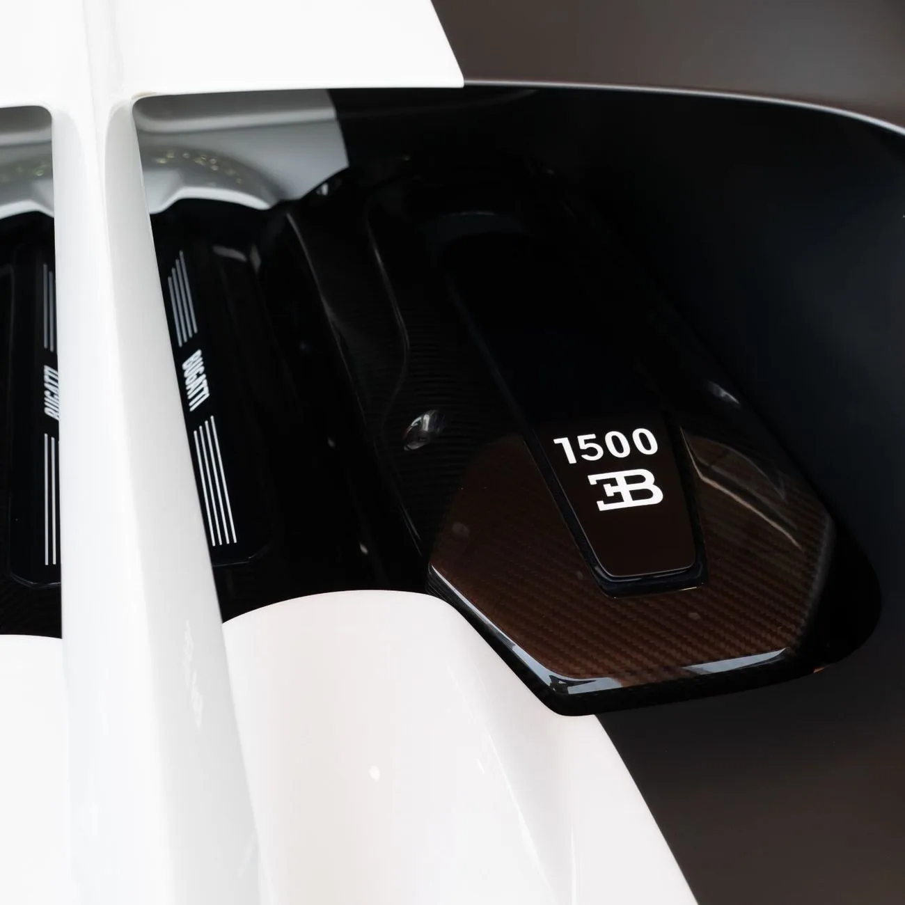 2021 Bugatti Chiron Les Légendes du Ciel, 1 of 20 angeboten von einem Fachhändler in Dubai, Vereinigte Arabische Emirate, Foto 8 von 29