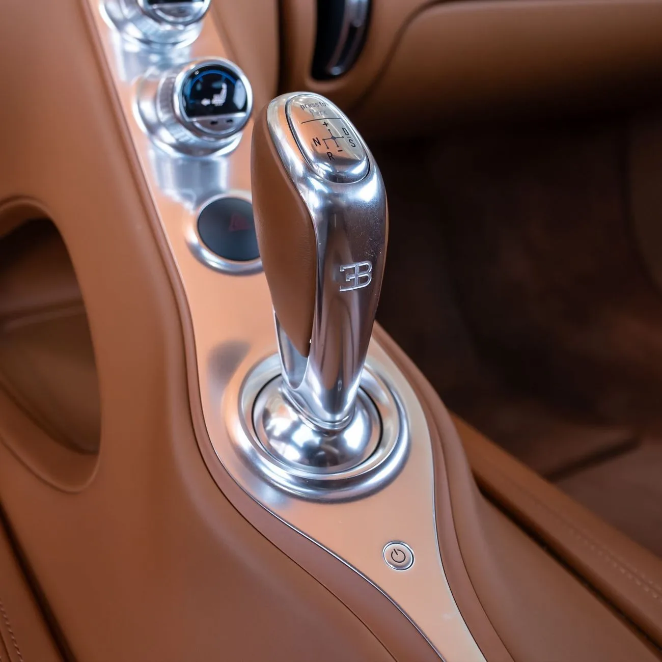 2021 Bugatti Chiron Les Légendes du Ciel, 1 of 20 angeboten von einem Fachhändler in Dubai, Vereinigte Arabische Emirate, Foto 15 von 29