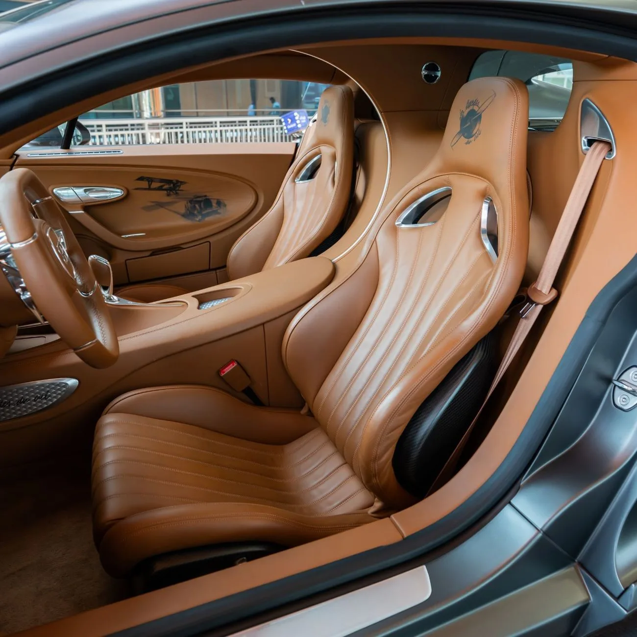 2021 Bugatti Chiron Les Légendes du Ciel, 1 of 20 angeboten von einem Fachhändler in Dubai, Vereinigte Arabische Emirate, Foto 23 von 29