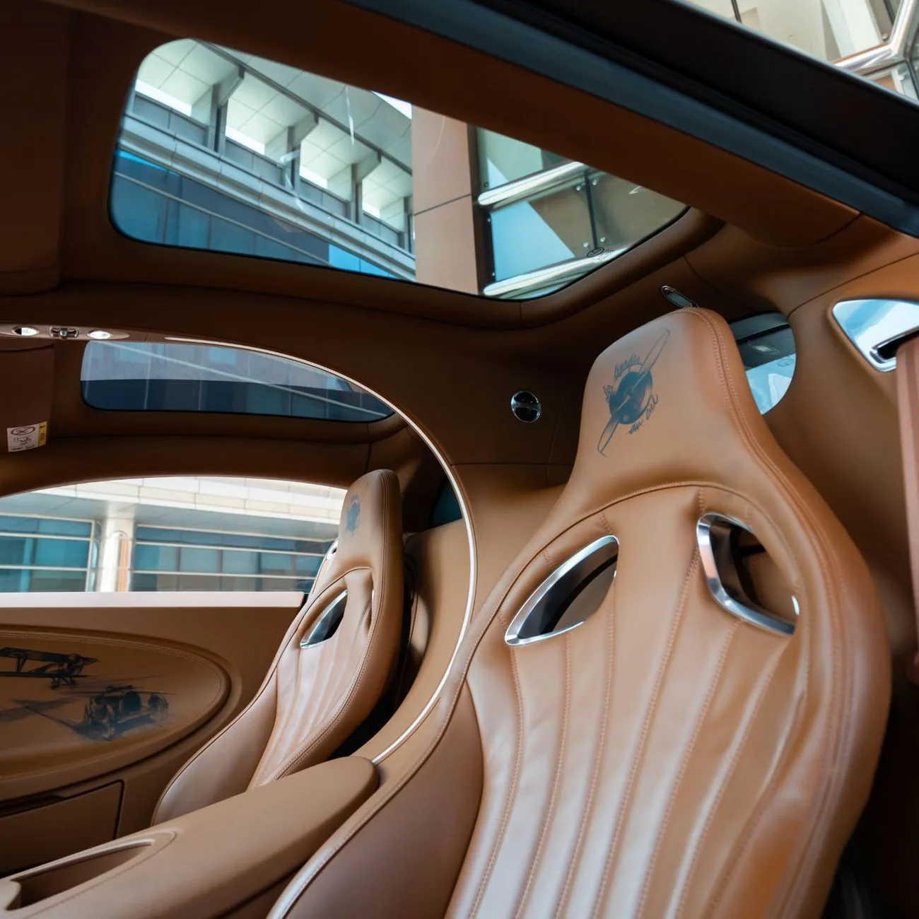 2021 Bugatti Chiron Les Légendes du Ciel, 1 of 20 angeboten von einem Fachhändler in Dubai, Vereinigte Arabische Emirate, Foto 26 von 29