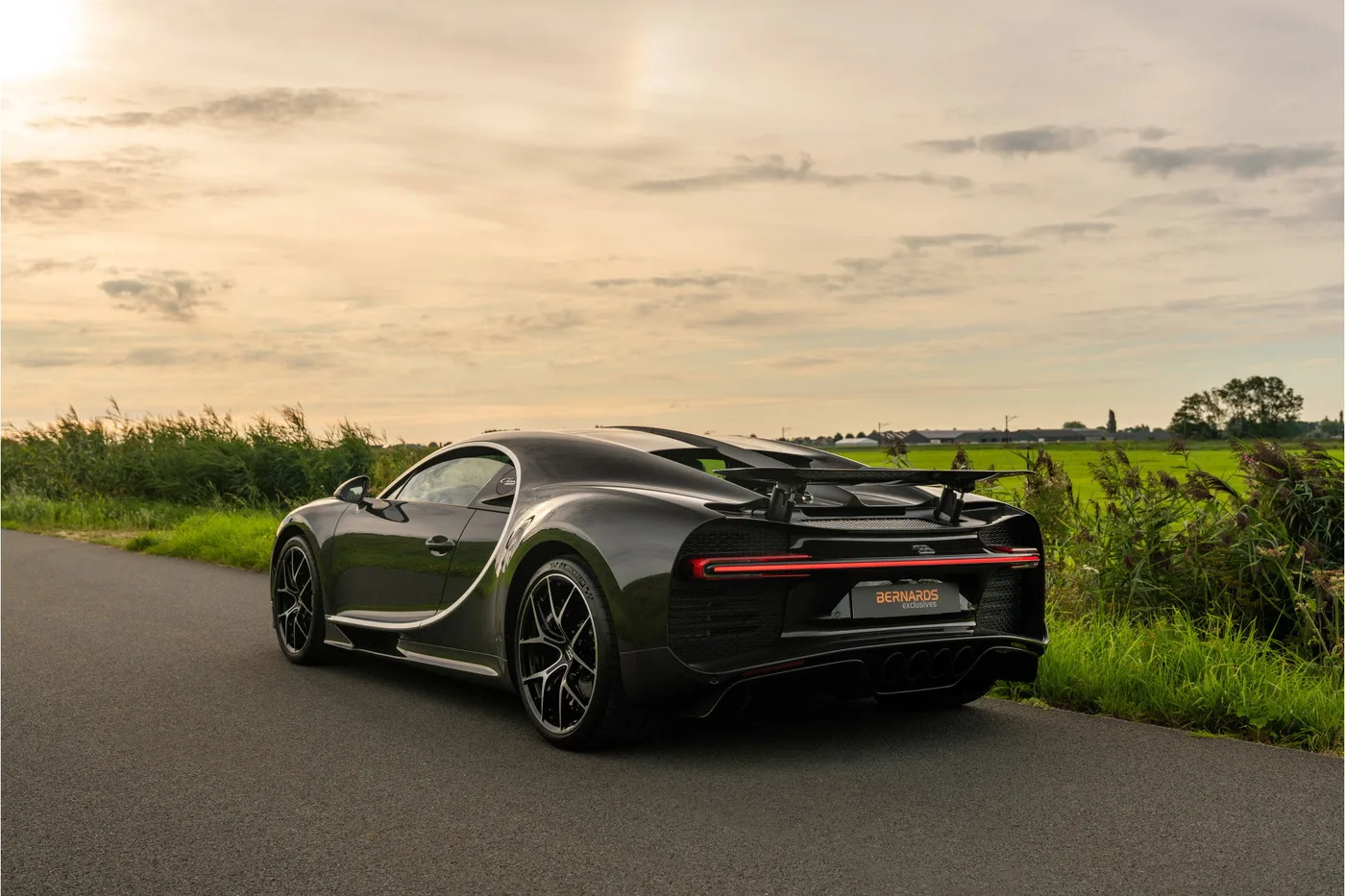 2021 Bugatti Chiron Sport offered by a supercar dealer in Woerden, Netherlands, photo 3 of 25