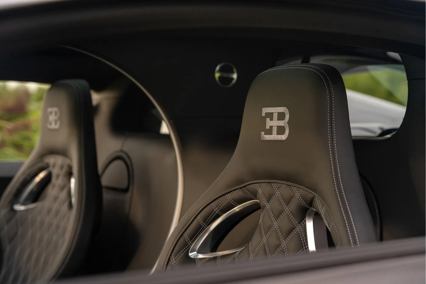2021 Bugatti Chiron Sport offered by a supercar dealer in Woerden, Netherlands, photo 13 of 25