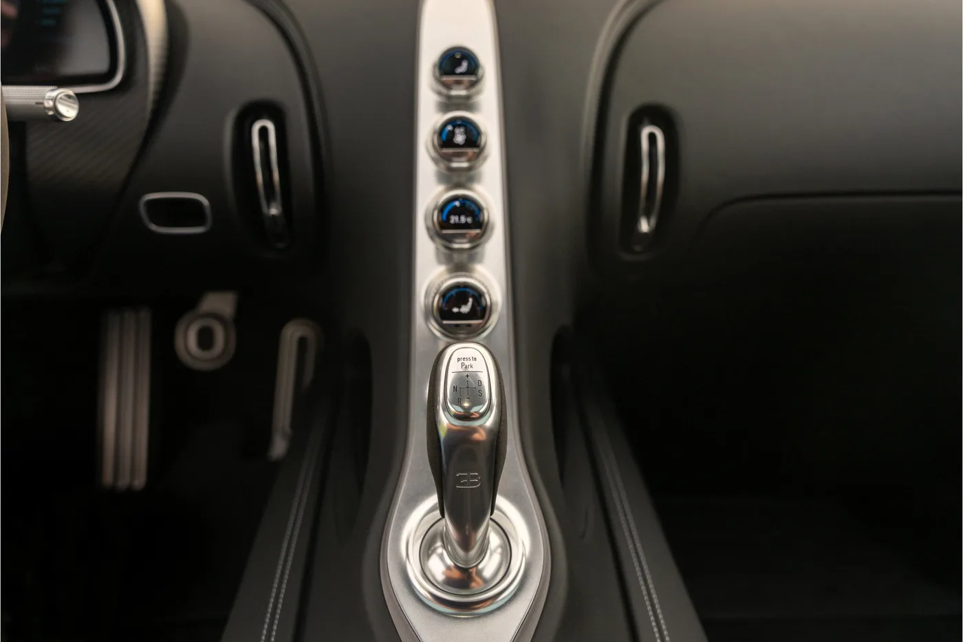 2021 Bugatti Chiron Sport offered by a supercar dealer in Woerden, Netherlands, photo 16 of 25