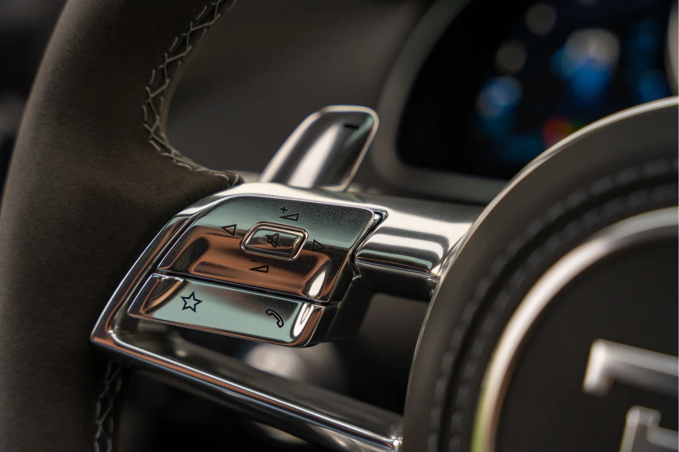 2021 Bugatti Chiron Sport offered by a supercar dealer in Woerden, Netherlands, photo 18 of 25