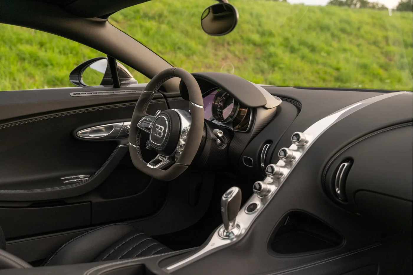 2021 Bugatti Chiron Sport offered by a supercar dealer in Woerden, Netherlands, photo 19 of 25