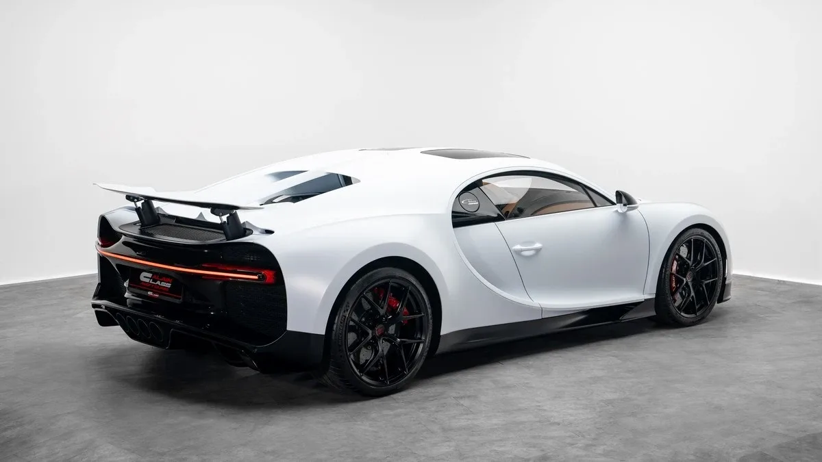 2021 Bugatti Chiron Sport angeboten von einem Fachhändler in Dubai, Vereinigte Arabische Emirate, Foto 3 von 25