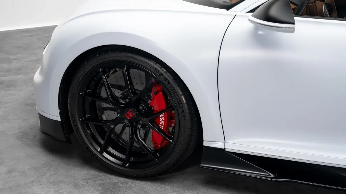 2021 Bugatti Chiron Sport angeboten von einem Fachhändler in Dubai, Vereinigte Arabische Emirate, Foto 6 von 25