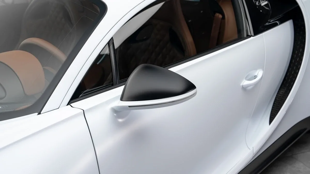 2021 Bugatti Chiron Sport angeboten von einem Fachhändler in Dubai, Vereinigte Arabische Emirate, Foto 8 von 25