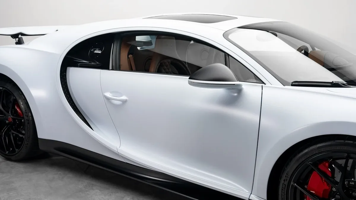 2021 Bugatti Chiron Sport angeboten von einem Fachhändler in Dubai, Vereinigte Arabische Emirate, Foto 9 von 25