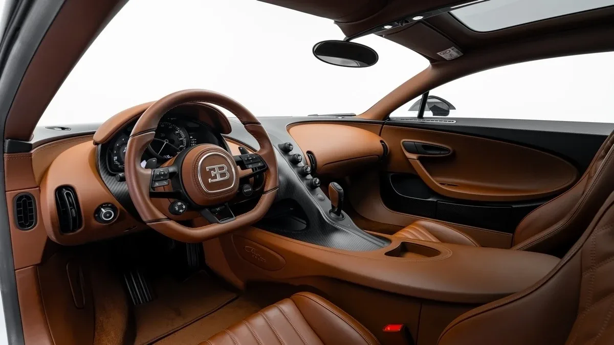 2021 Bugatti Chiron Sport angeboten von einem Fachhändler in Dubai, Vereinigte Arabische Emirate, Foto 13 von 25