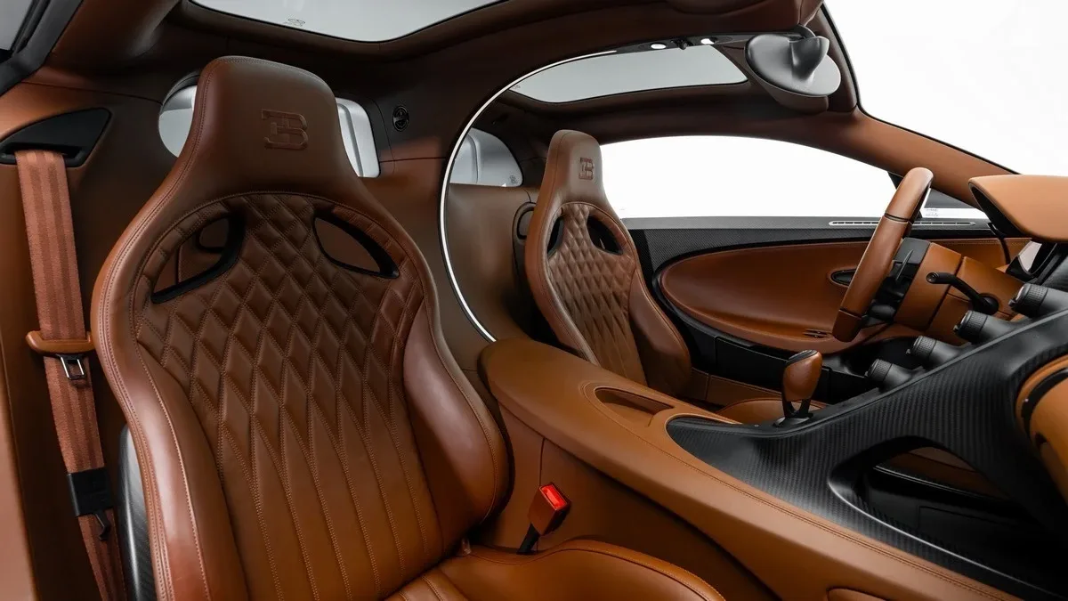 2021 Bugatti Chiron Sport angeboten von einem Fachhändler in Dubai, Vereinigte Arabische Emirate, Foto 21 von 25