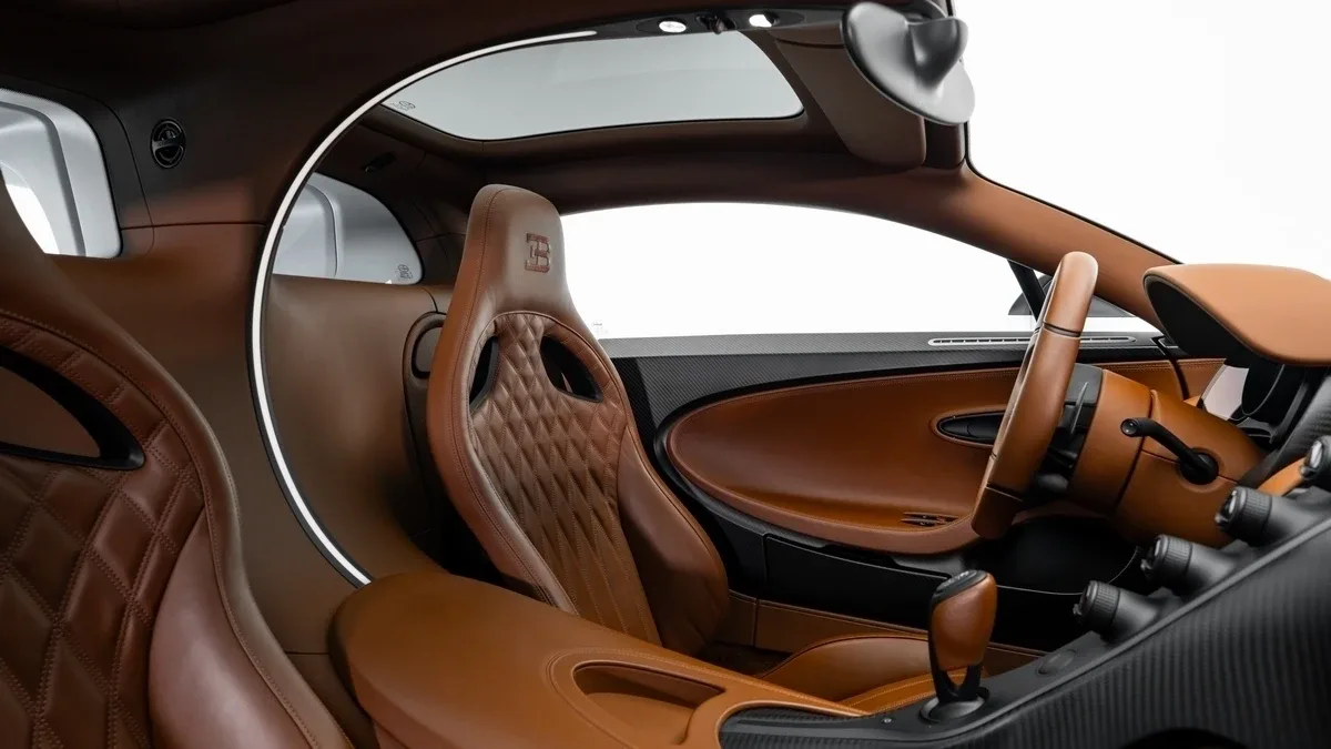 2021 Bugatti Chiron Sport angeboten von einem Fachhändler in Dubai, Vereinigte Arabische Emirate, Foto 22 von 25