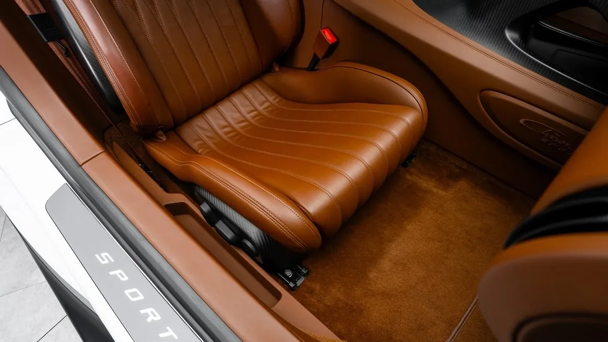 2021 Bugatti Chiron Sport angeboten von einem Fachhändler in Dubai, Vereinigte Arabische Emirate, Foto 23 von 25