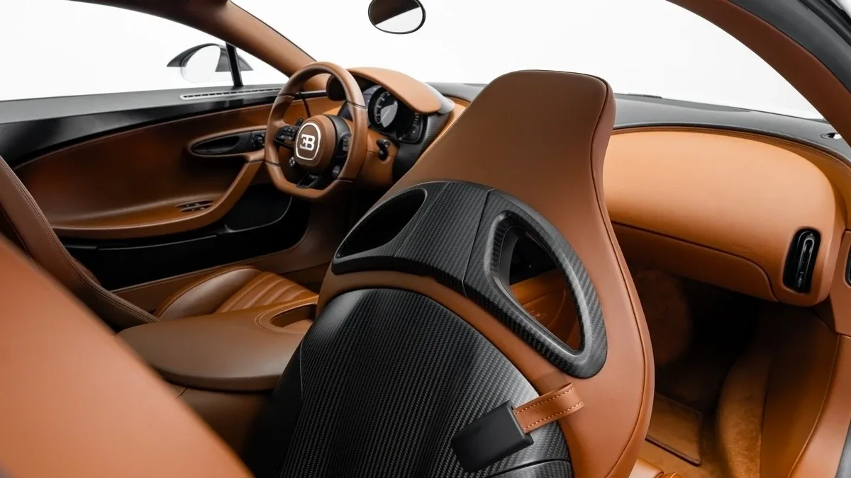 2021 Bugatti Chiron Sport angeboten von einem Fachhändler in Dubai, Vereinigte Arabische Emirate, Foto 24 von 25
