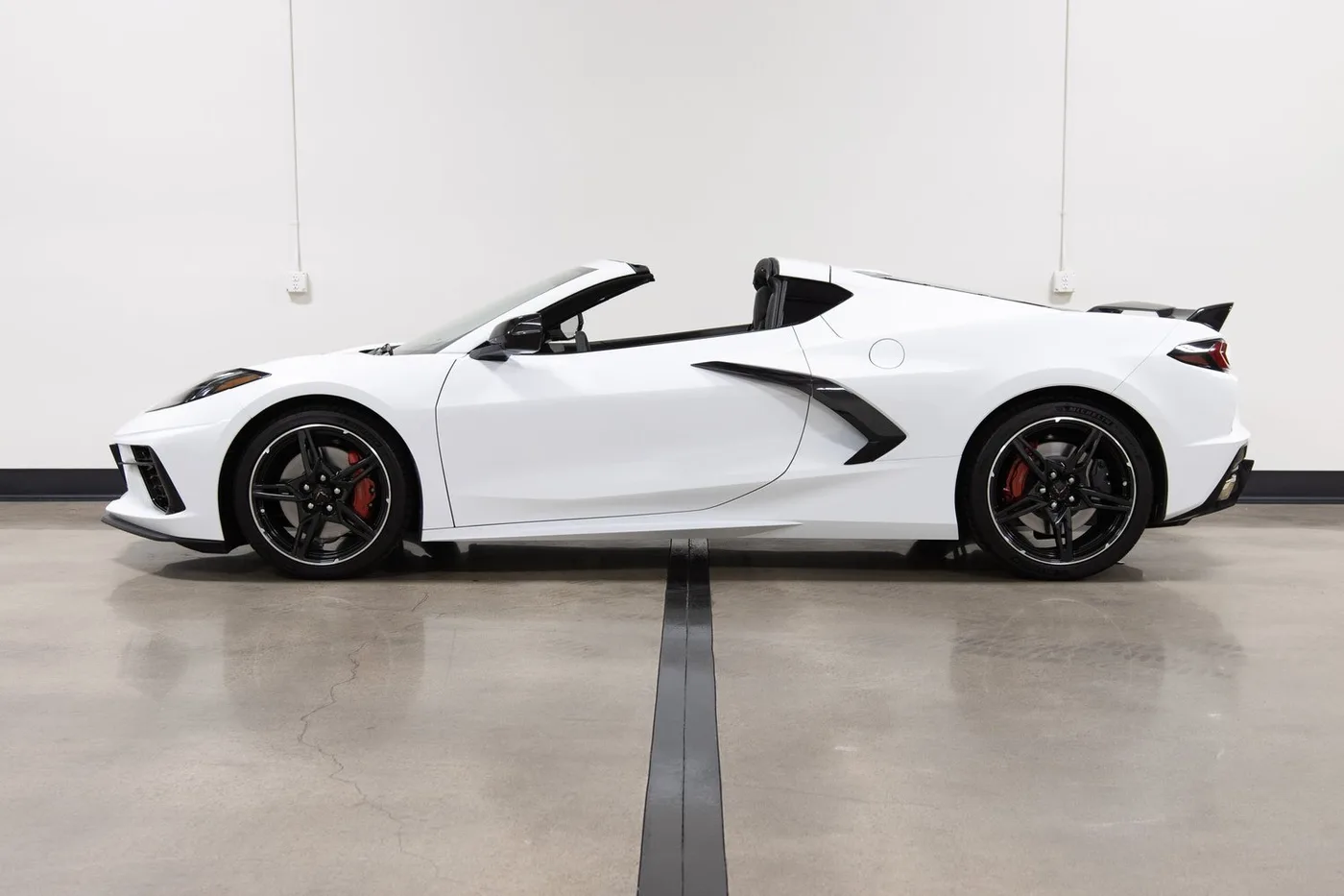 2021 Chevrolet Corvette Stingray 3LT sold by a specialist dealer in Costa Mesa, United States, photo 6 of 15