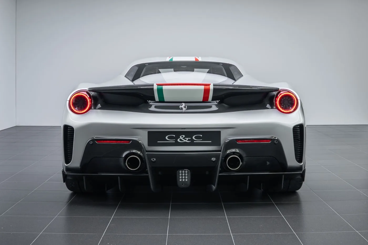 2021 Ferrari 488 Pista proposée par un concessionnaire spécialisé à Putzbrunn, Allemagne, photo 4 sur 15