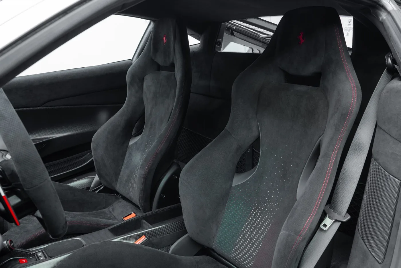 2021 Ferrari 488 Pista proposée par un concessionnaire spécialisé à Putzbrunn, Allemagne, photo 10 sur 15