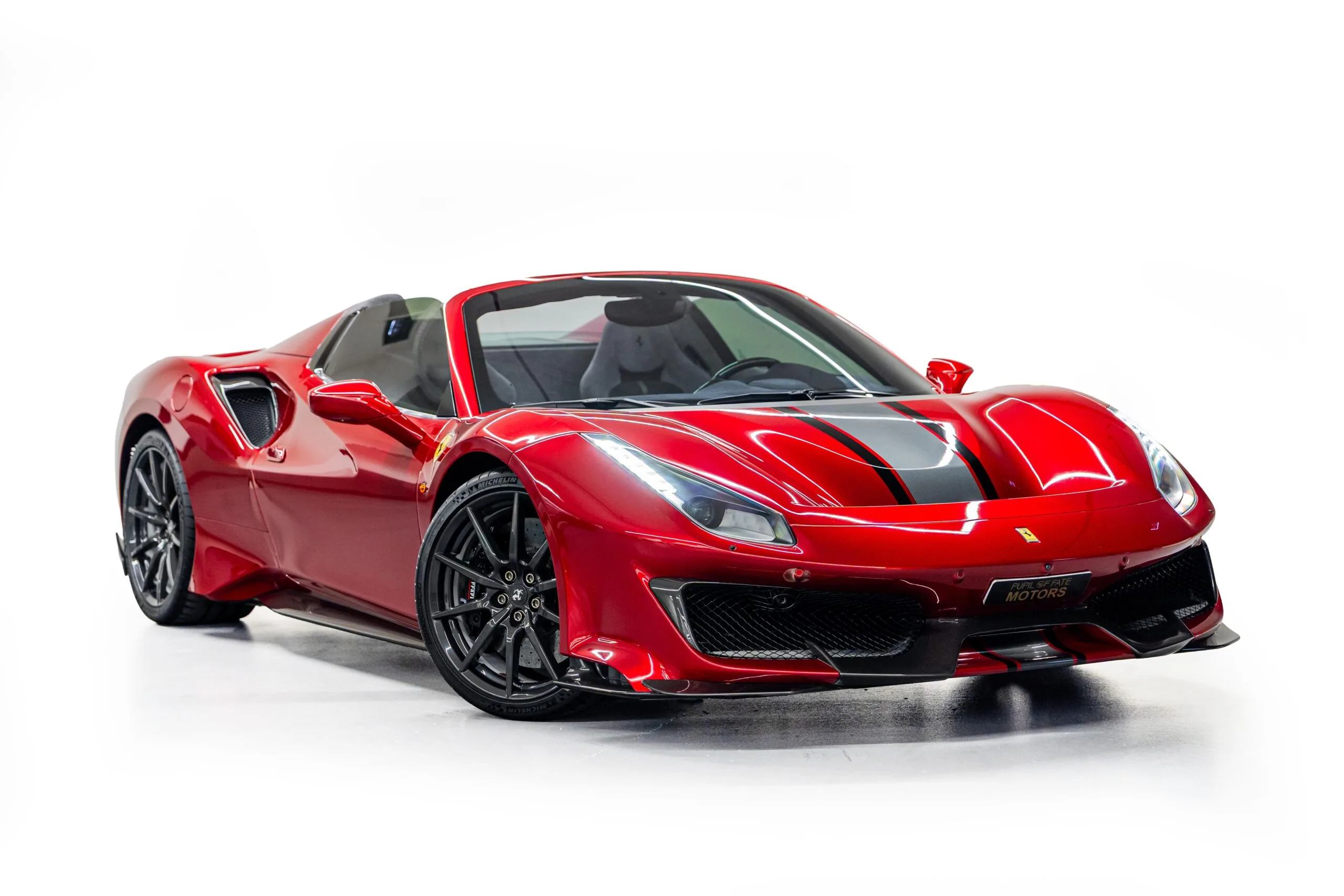 2021 Ferrari 488 Pista Spider angeboten von einem Fachhändler in Dubai, Vereinigte Arabische Emirate, Hauptfoto