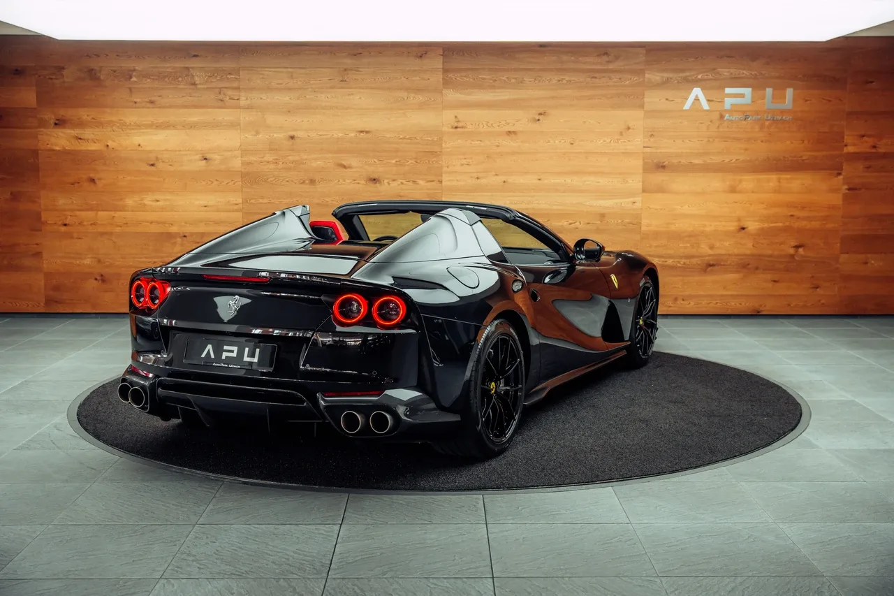2021 Ferrari 812 GTS proposée par un concessionnaire spécialisé à Uznach, Suisse, photo principale