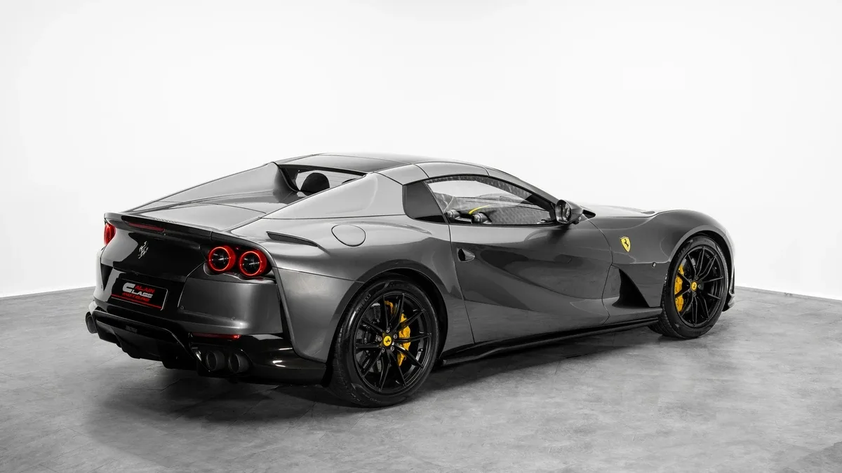 2021 Ferrari 812 GTS angeboten von einem Fachhändler in Dubai, Vereinigte Arabische Emirate, Foto 3 von 25