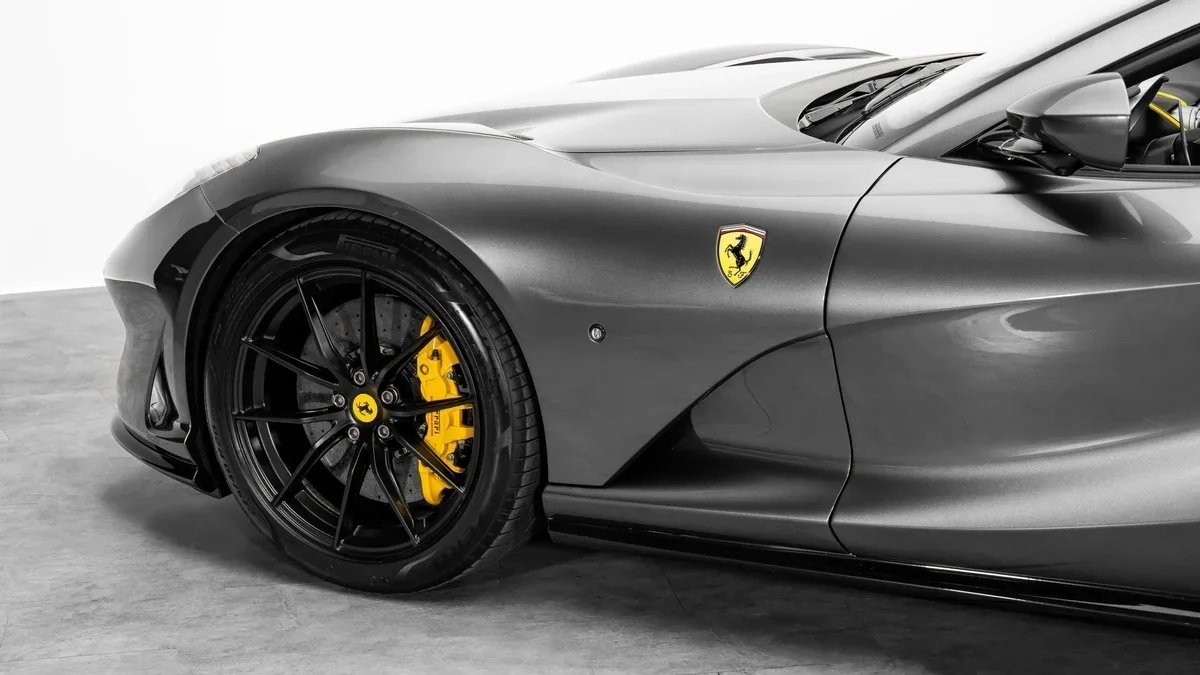 2021 Ferrari 812 GTS angeboten von einem Fachhändler in Dubai, Vereinigte Arabische Emirate, Foto 6 von 25