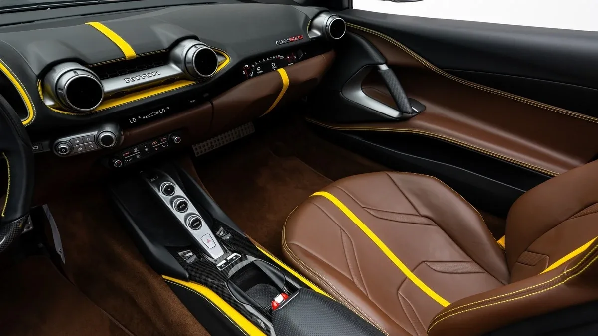 2021 Ferrari 812 GTS angeboten von einem Fachhändler in Dubai, Vereinigte Arabische Emirate, Foto 14 von 25