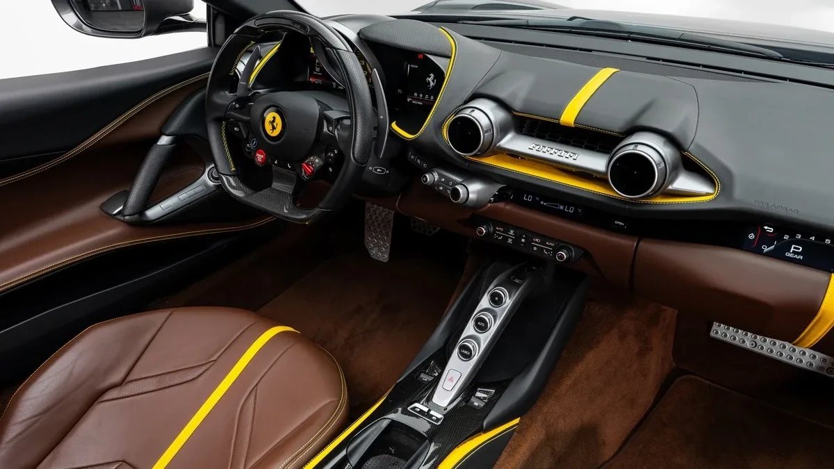 2021 Ferrari 812 GTS angeboten von einem Fachhändler in Dubai, Vereinigte Arabische Emirate, Foto 15 von 25