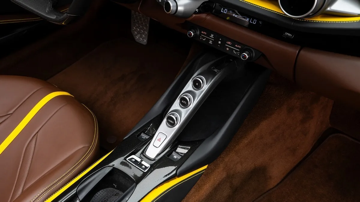 2021 Ferrari 812 GTS angeboten von einem Fachhändler in Dubai, Vereinigte Arabische Emirate, Foto 16 von 25