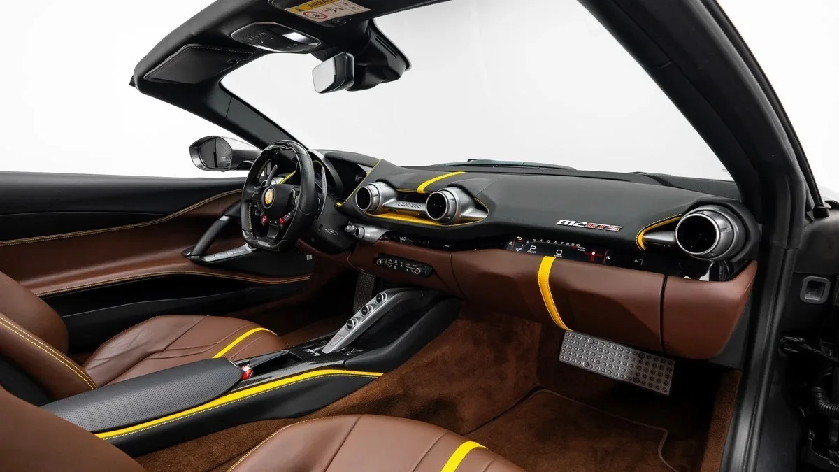 2021 Ferrari 812 GTS angeboten von einem Fachhändler in Dubai, Vereinigte Arabische Emirate, Foto 18 von 25