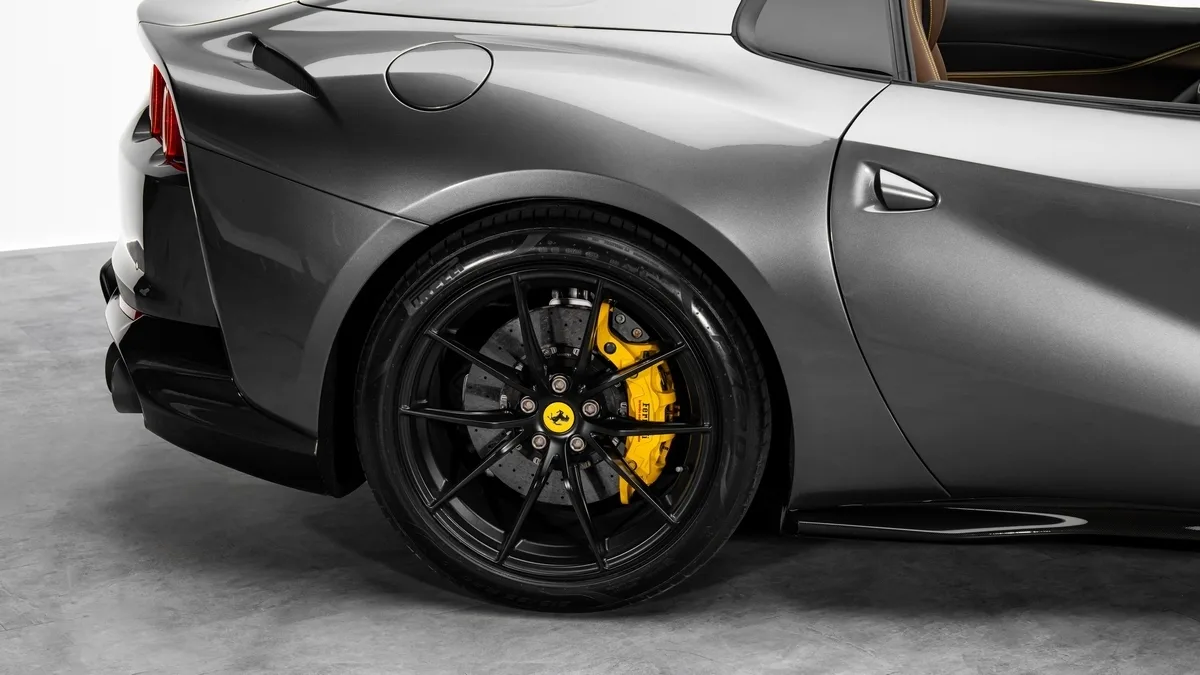 2021 Ferrari 812 GTS angeboten von einem Fachhändler in Dubai, Vereinigte Arabische Emirate, Foto 23 von 25