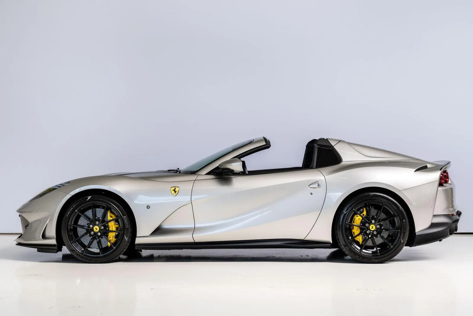 2021 Ferrari 812 GTS, 2/25