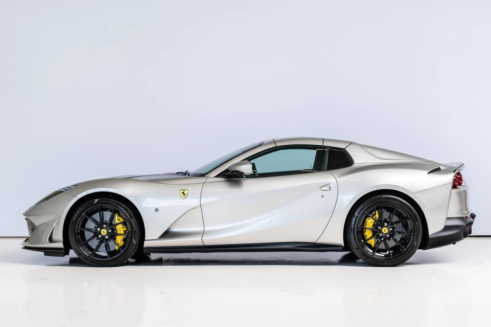 2021 Ferrari 812 GTS, 3/25