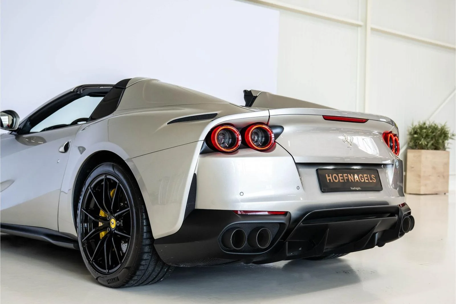 2021 Ferrari 812 GTS, 7/25