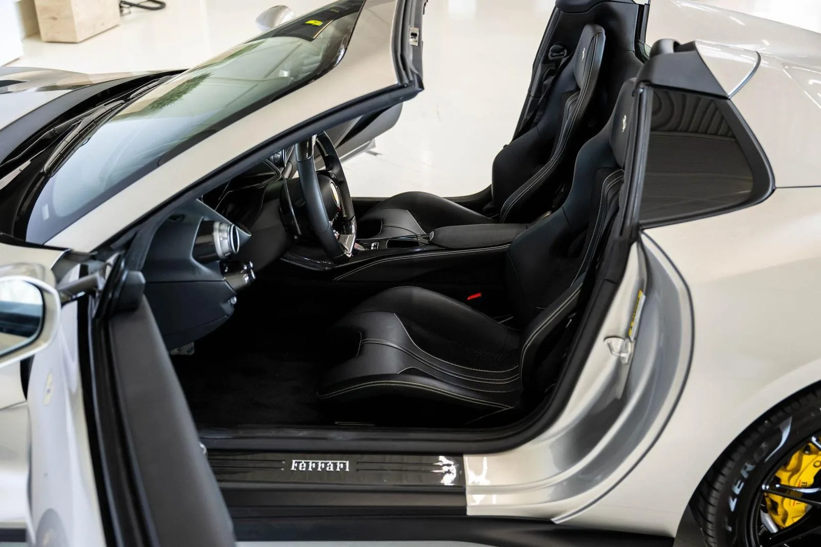 2021 Ferrari 812 GTS, 10/25