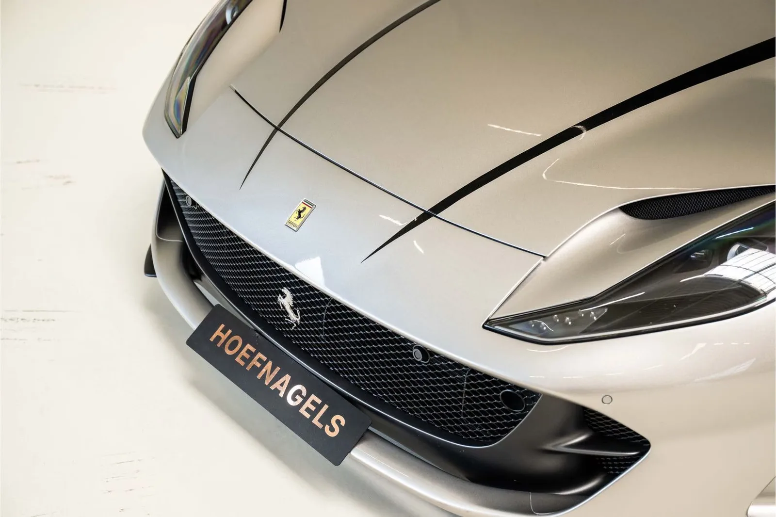 2021 Ferrari 812 GTS, 24/25