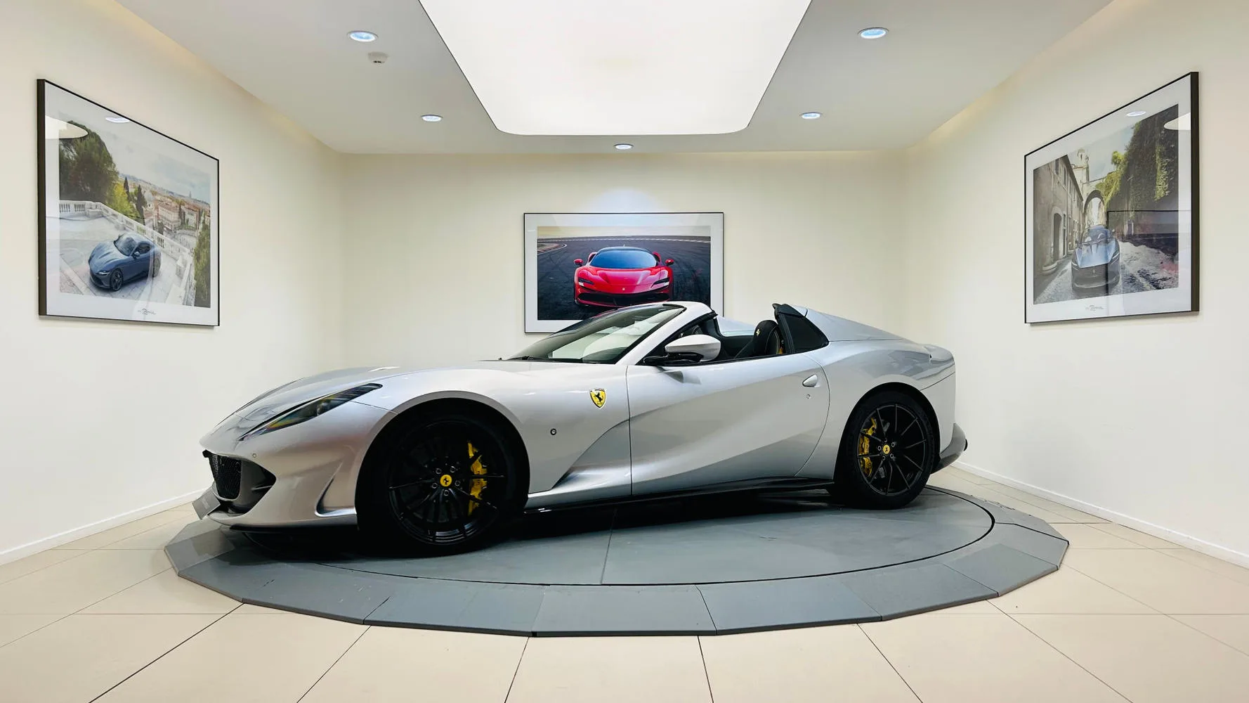 2021 Ferrari 812 GTS, 2/30