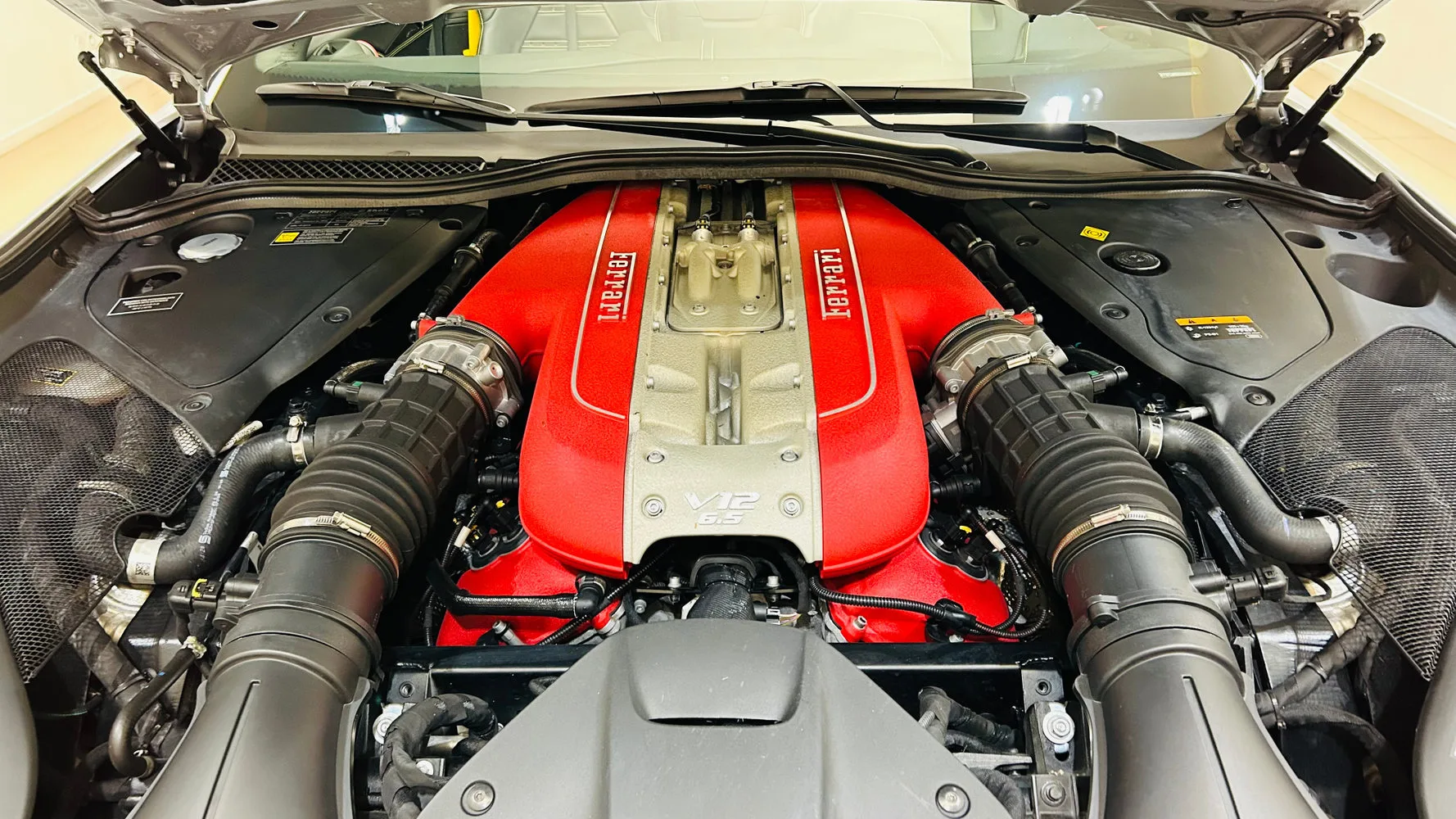 2021 Ferrari 812 GTS, 11/30
