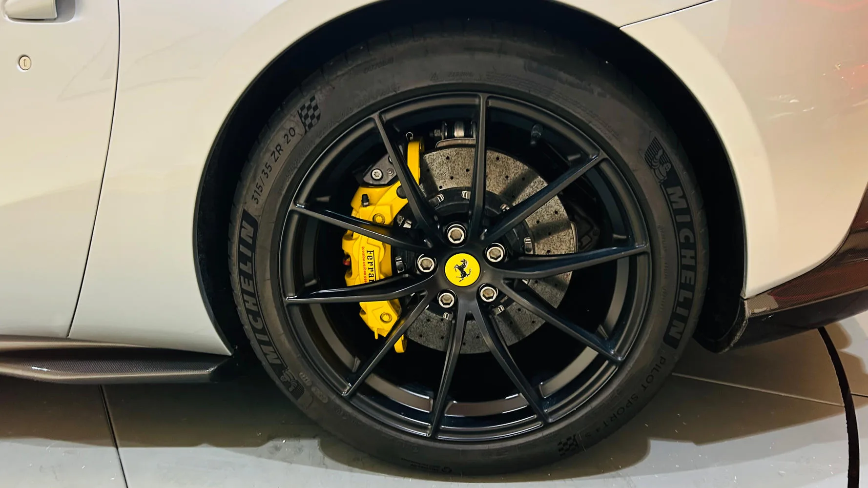 2021 Ferrari 812 GTS, 17/30