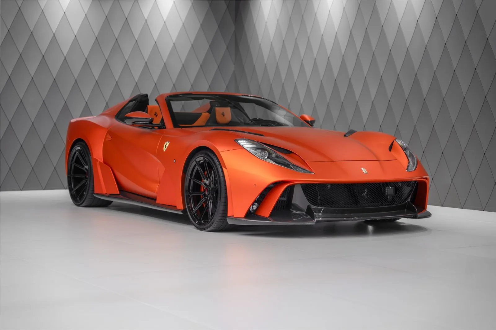 2021 Ferrari 812 GTS angeboten von einem Supersportwagenhändler in Schenefeld, Deutschland, Hauptfoto