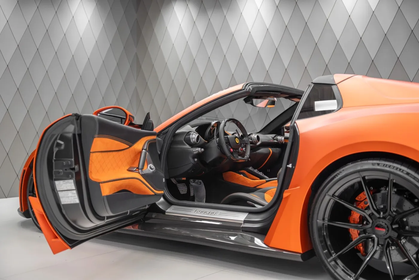 2021 Ferrari 812 GTS proposée par un spécialiste de la supercar à Schenefeld, Allemagne, photo 11 sur 25